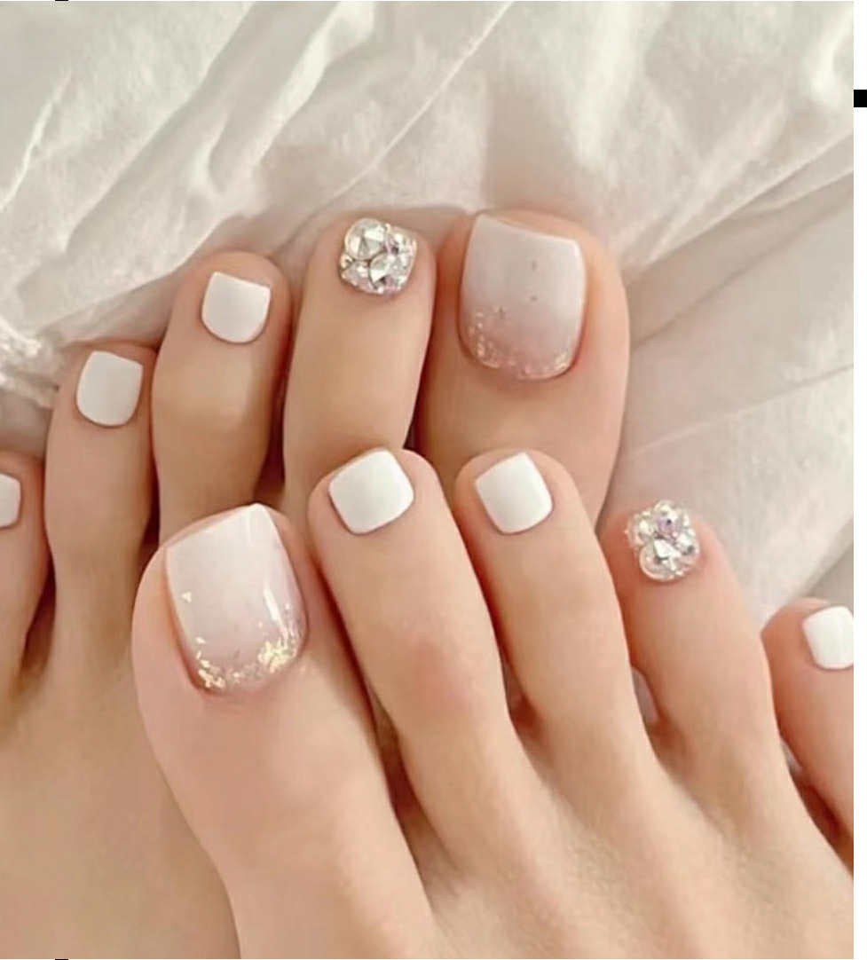 White and The Glitter Toe Nails